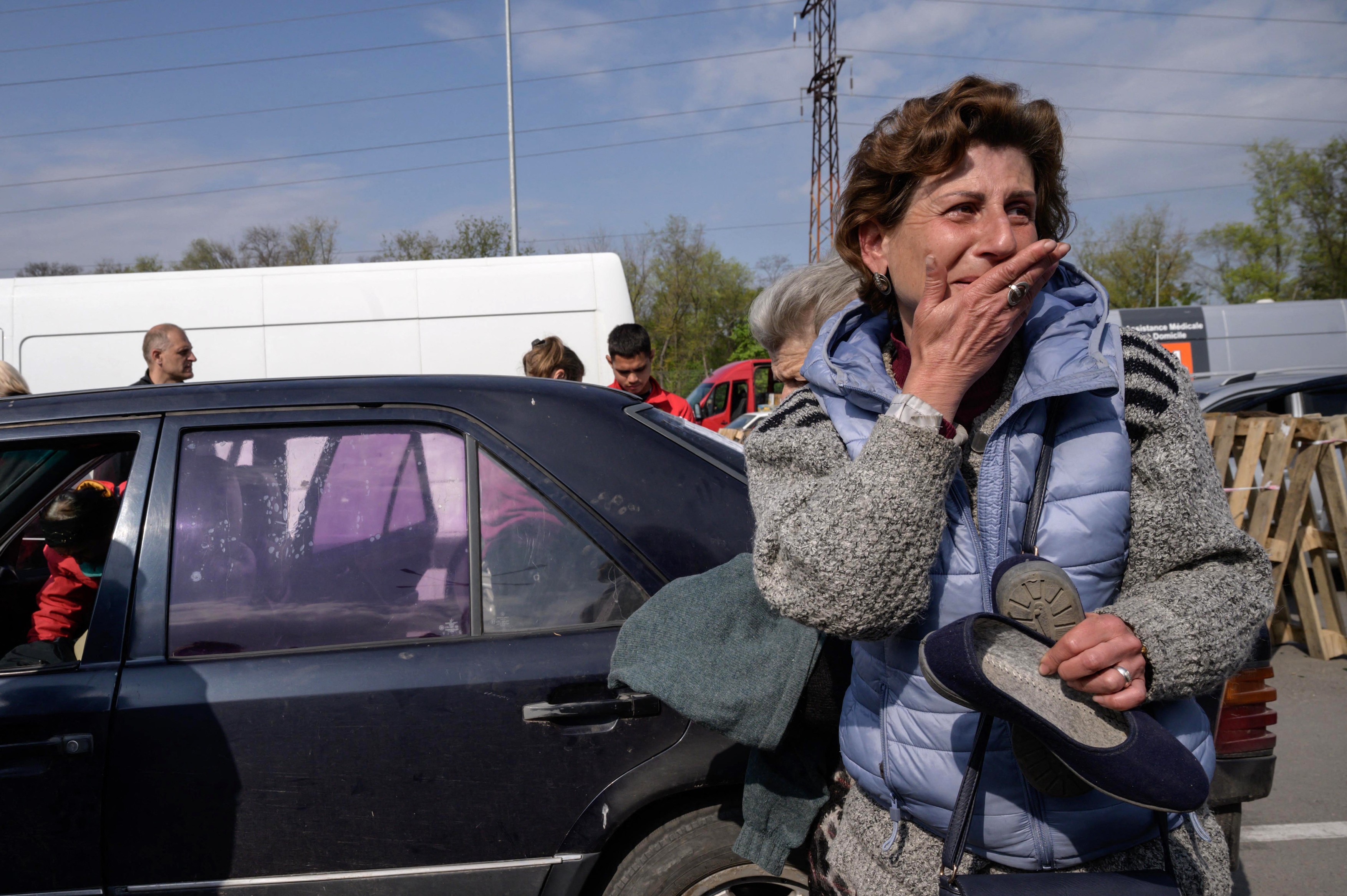 Mărturii din infern. Ce spun oamenii evacuați din Mariupol, după ce au stat ascunși două luni în uzina Azovstal