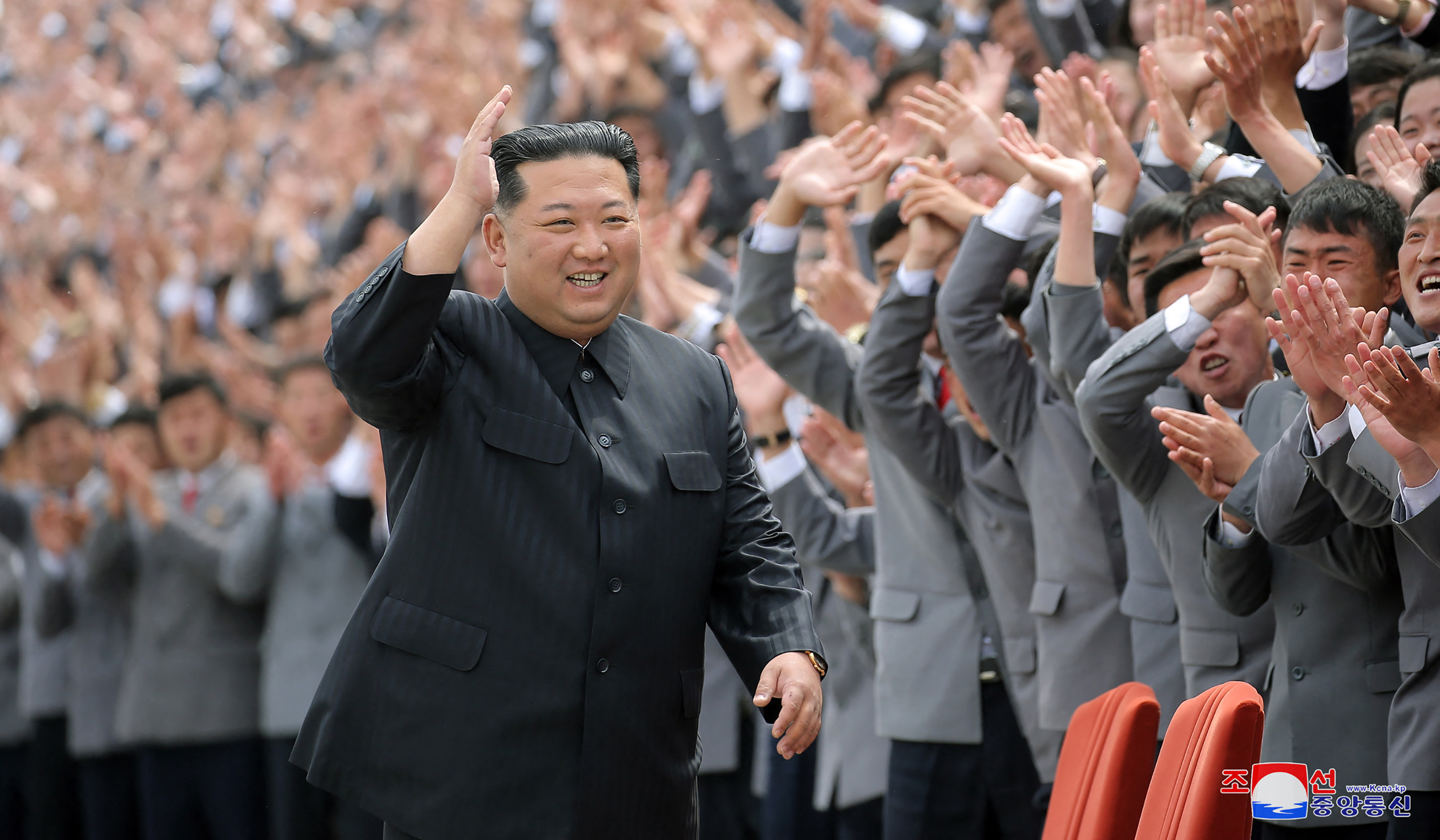 Cum combate Kim Jong Un seceta din Coreea de Nord: a trimis funcționarii guvernului să ajute la udarea pământului