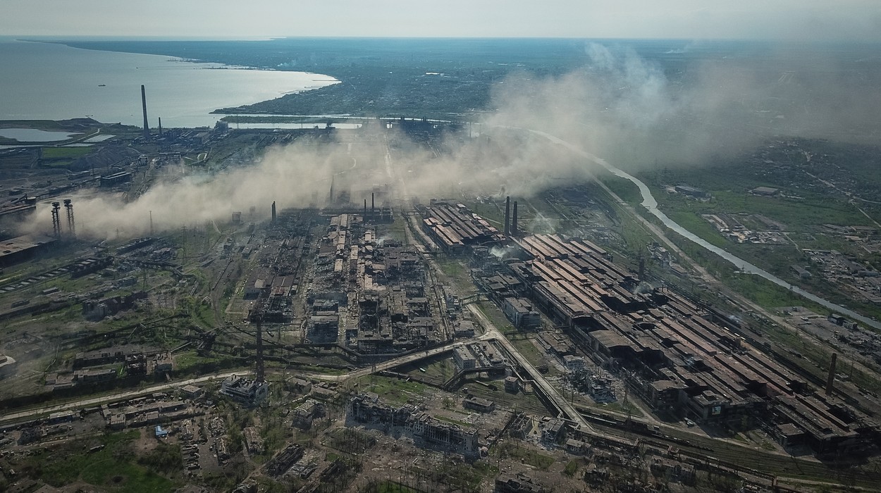 Bătălia de la Azovstal: Ultimii apărători ucraineni ai uzinei din Mariupol opun o „rezistenţă supraomenească” în faţa ruşilor