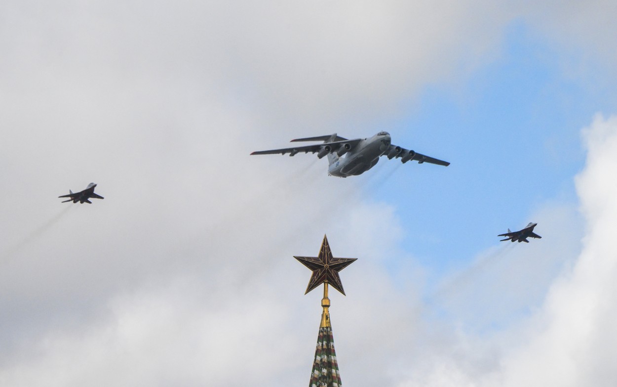 Vremea i-a stricat planul lui Putin. „Avionul Apocalipsei” și aeronavele militare nu mai zboară la parada din Piața Roșie