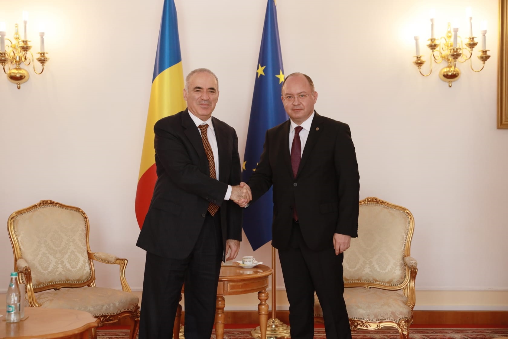 Bogdan Aurescu s-a întâlnit cu Garry Kasparov, unul din cei mai cunoscuți critici ai lui Vladimir Putin