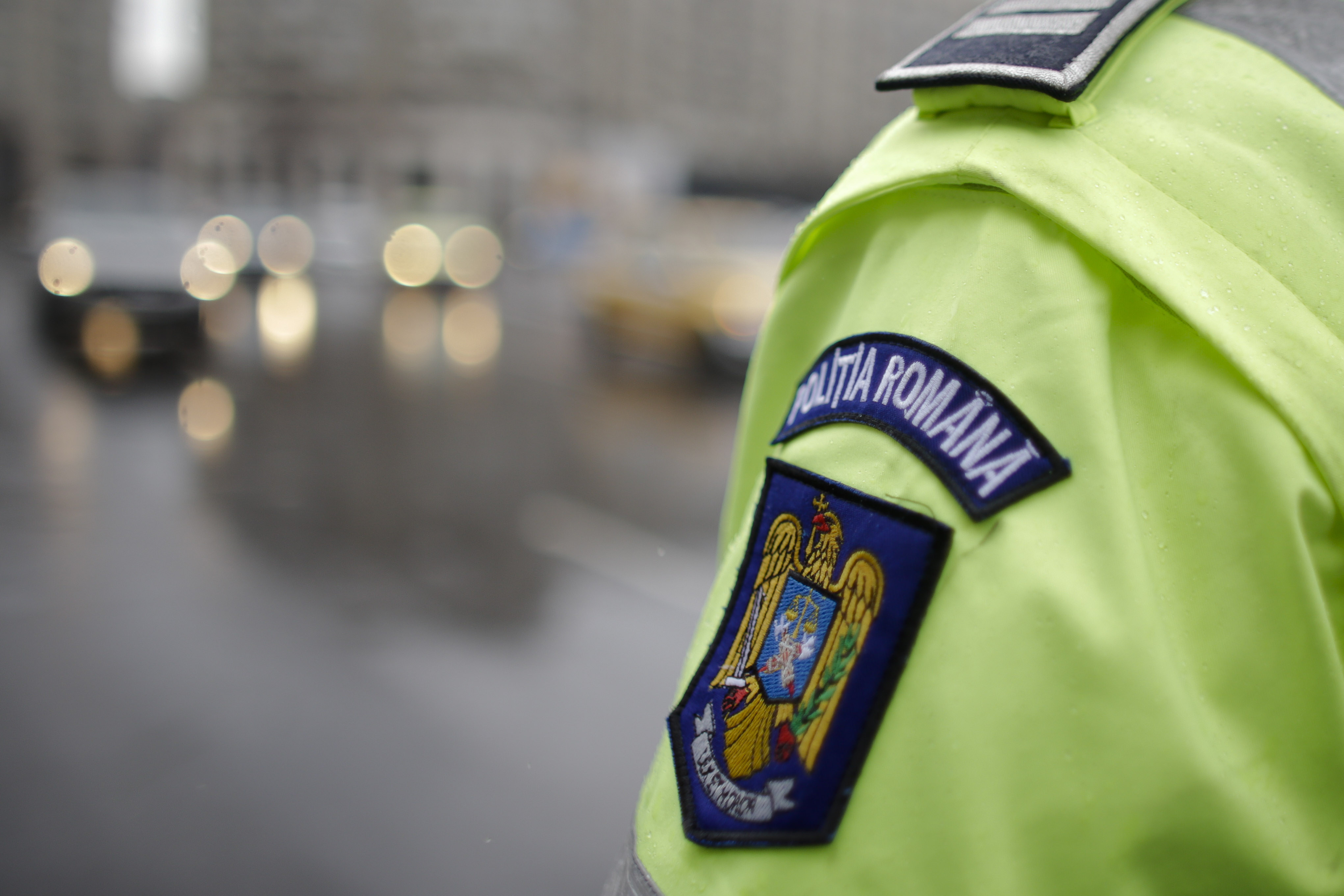 Un bărbat oprit de polițiști pentru că avea 87km/h în localitate avea mandat de arestare în Austria pentru 5 infracţiuni