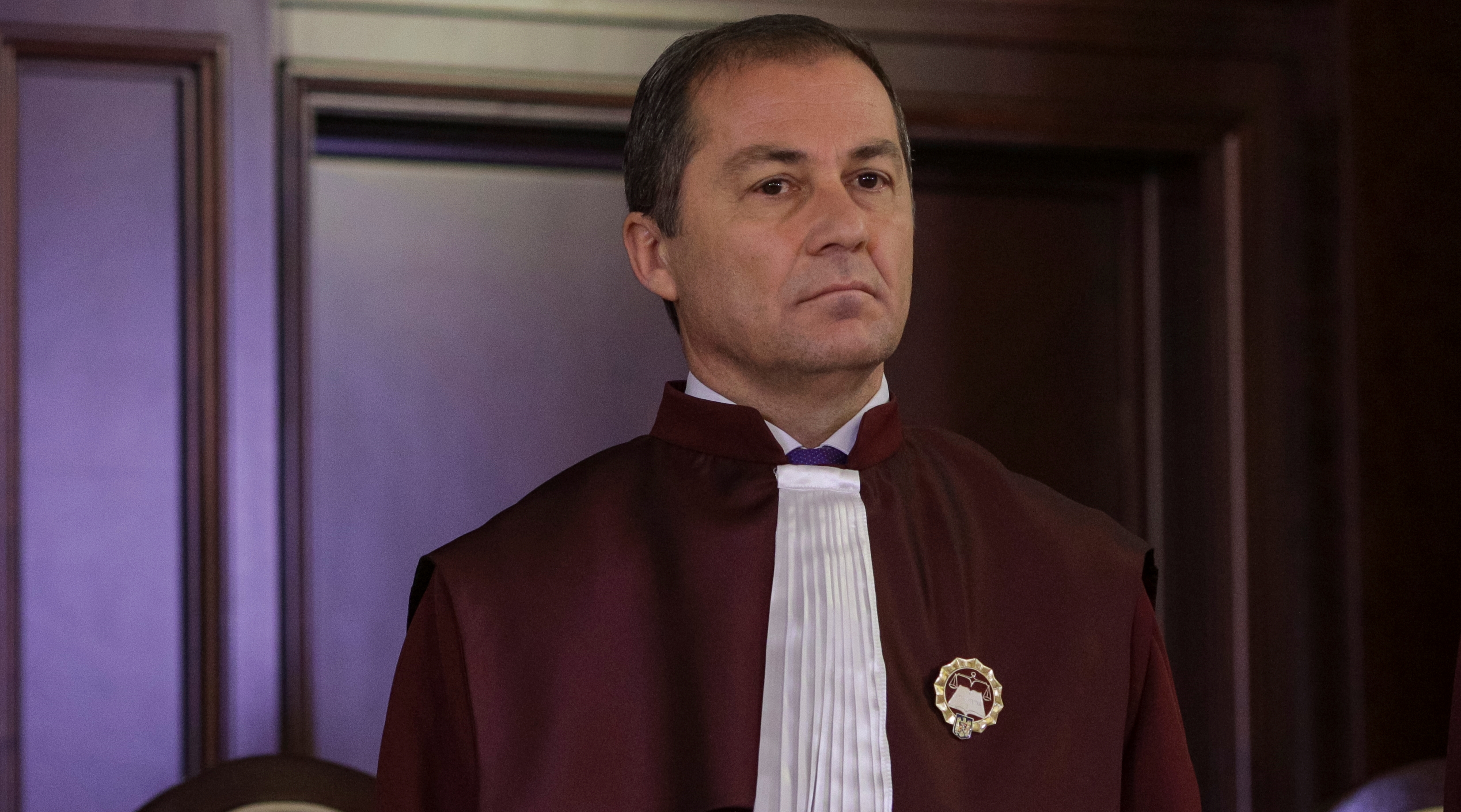 Surse: Scandal la ședința CCR privind pensiile speciale ale parlamentarilor. Daniel Morar a cerut amânarea deciziei și a părăsit sala