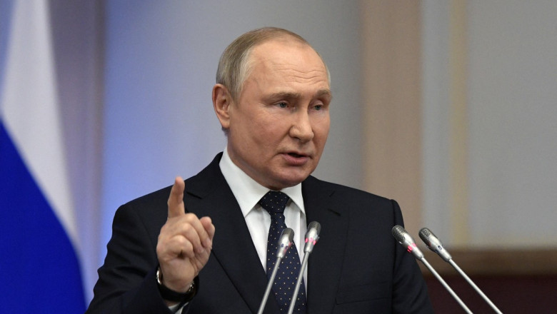 vladimir putin la o declaratie de presa