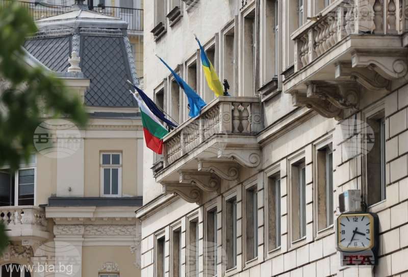 Activişti ai unui partid naţionalist din Bulgaria au dat jos un drapel ucrainean arborat la Sofia