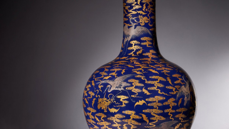 vaza portelan chinezesc din perioada Qianlong