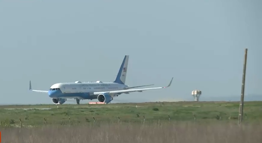 VIDEO. Jill Biden a ajuns la București. Prima-doamnă a fost mai întâi la baza de la Mihail Kogălniceanu și s-a întâlnit cu soldații SUA
