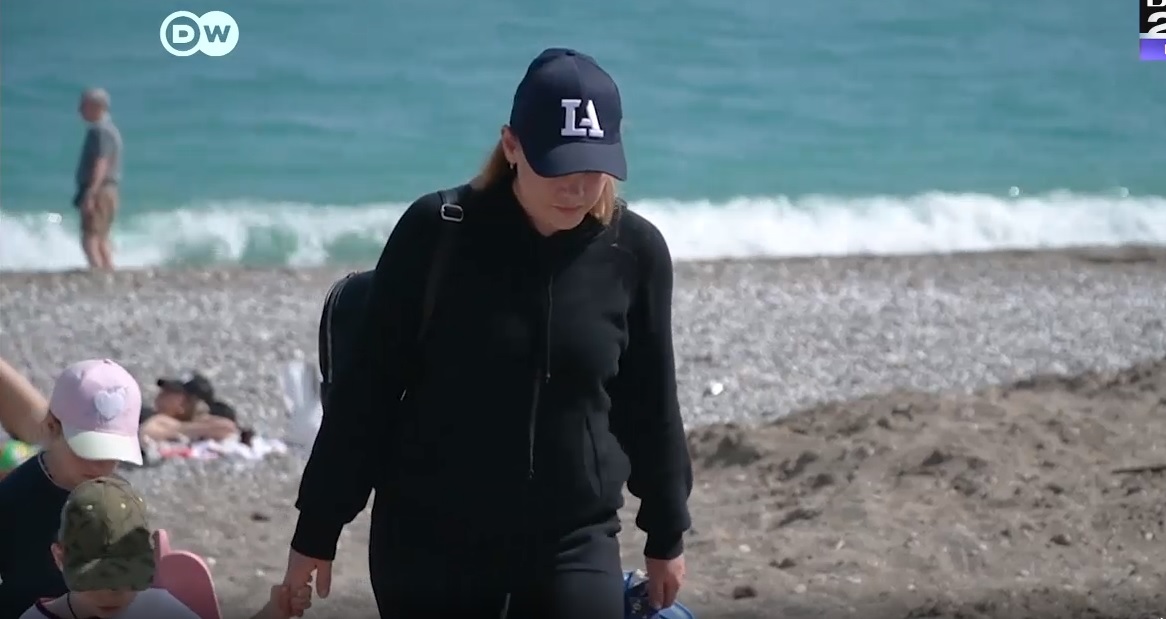 Ce se întâmplă când ucrainenii se întâlnesc cu rușii pe plajele din Antalya