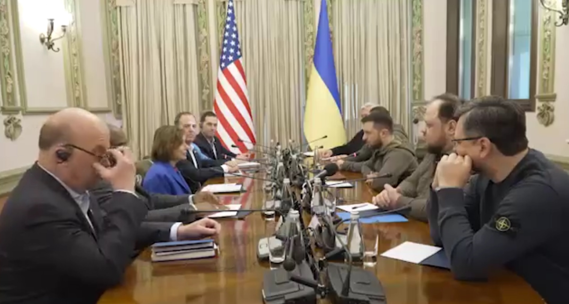Nancy Pelosi s-a întâlnit cu Volodimir Zelenski la Kiev: Angajamentul nostru e să fim alături până la finalul luptei