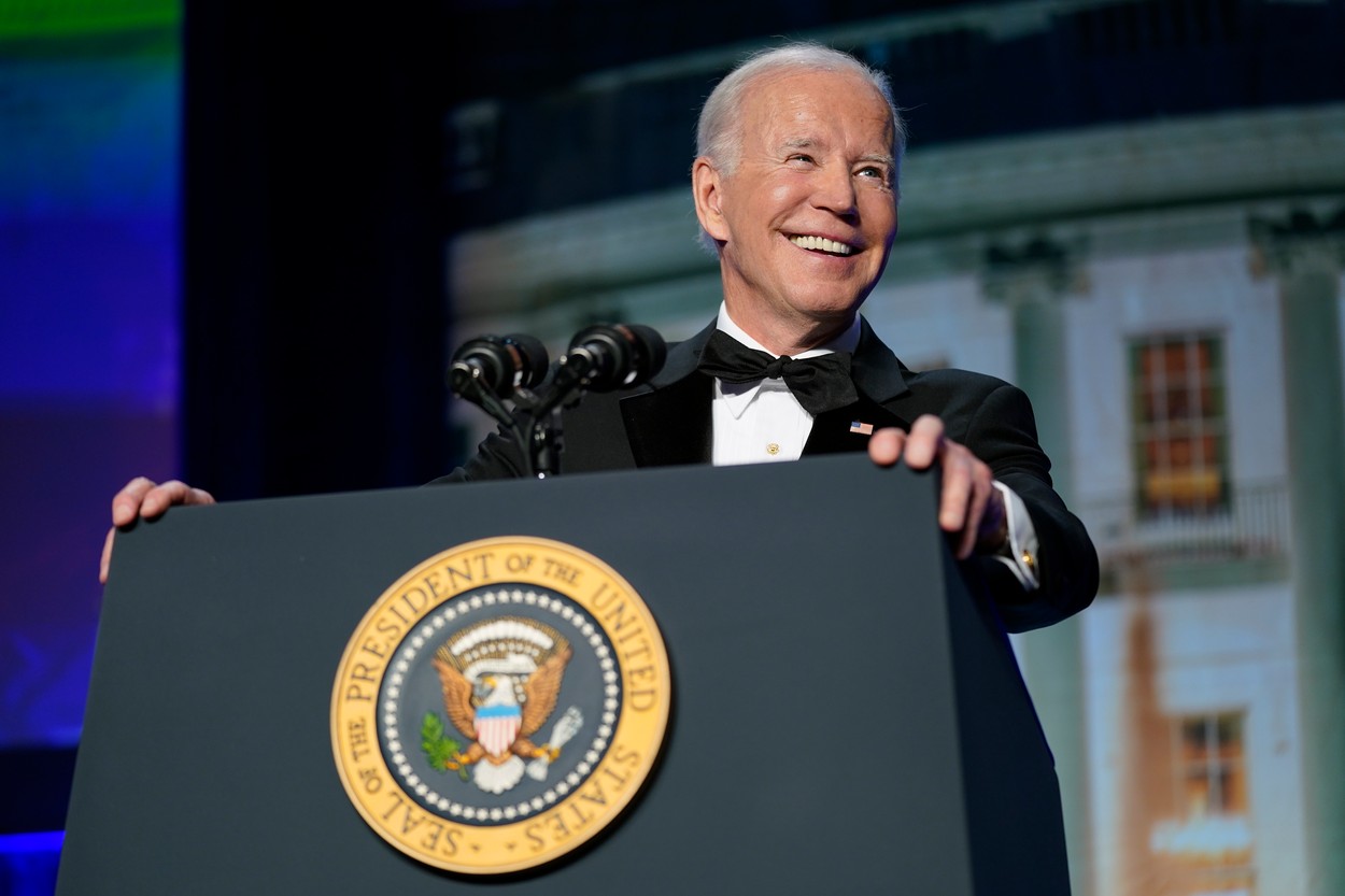 VIDEO. Biden, ironic la adresa lui Trump la cina corespondenţilor de la Casa Alba: Am avut o ciumă oribilă, urmată de doi ani de Covid