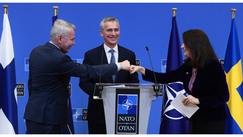 Jens Stoltenberg cu miniștrii de externe ai Suediei și Finlandei