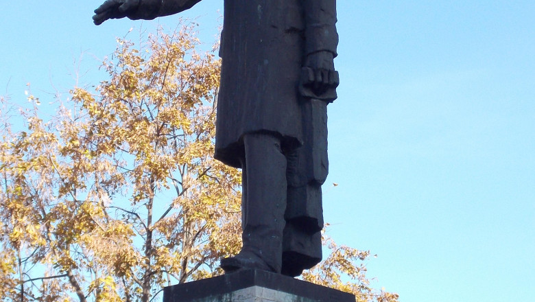 Mihai Eminescu statue - Oradea