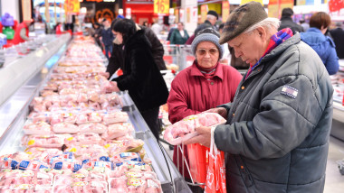 carne in supermarket - 5489244-Mediafax Group-Silviu Matei