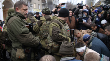prizonieri ucraieni ingenunchiati - 7239841-AFP Mediafax Foto-ALEKSANDER GAYUK