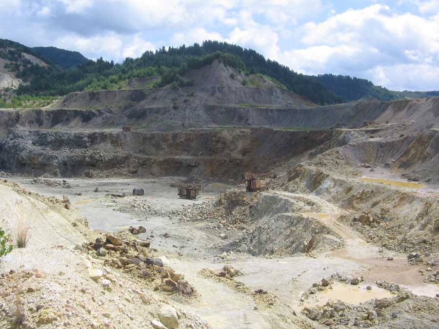 Zeci de ONG-uri acuză un abuz prin legea de expropriere „în interes privat” pentru minerit. Scrisoare către Ursula von der Leyen