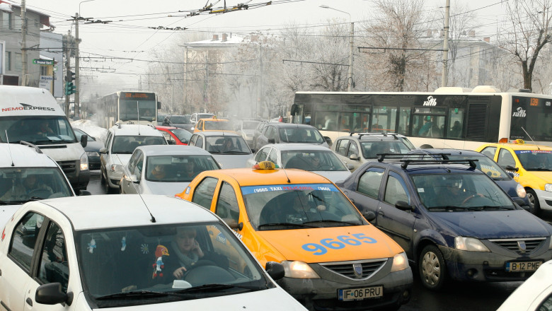 masini aglomeratie iarna-Mediafax Foto-Alexandru Solomon 2