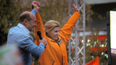 Traian Basescu si Elena Udrea miting electoral 2009-Mediafax Foto-Liviu Maftei-1