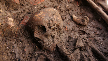 Schelet craniu mormant musulman Timisoara-Mediafax Foto-Adi Piclisan