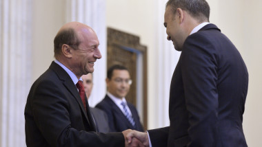 Traian Basescu si Darius Valcov ceremonie de investire ministru de finante-Mediafax Foto-Octav Ganea