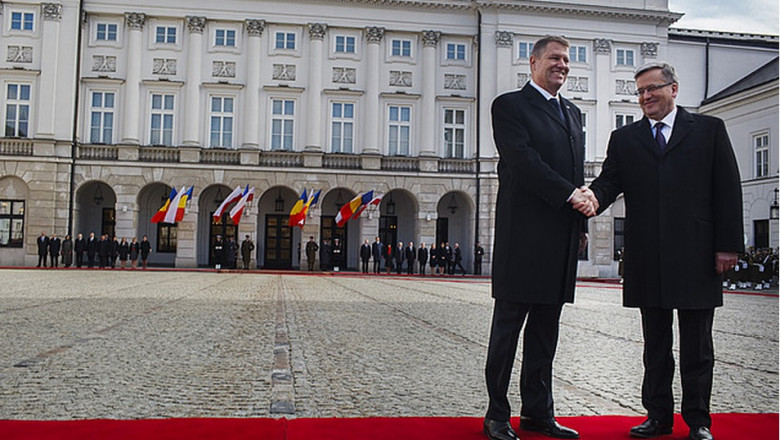 iohannis vizita in polonia da mana cu presedintele polonez komorkowski presidency - captura