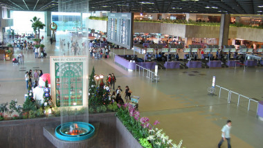 Singapore Changi Airport Terminal 1 Departure Hall 7 Dec 05