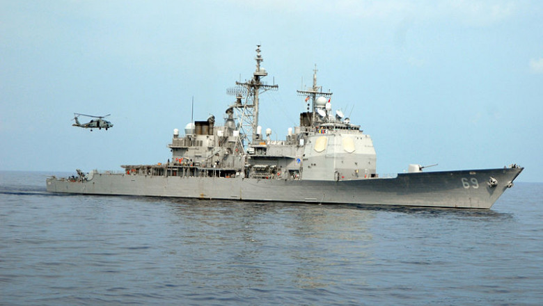 800px-USS Vicksburg CG 69 June 2007