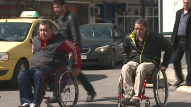 scaun cu rotile handicapati