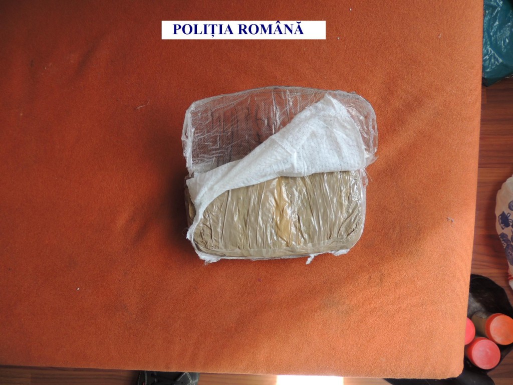 Dosar penal după petrecerea cu "prăjituri speciale" din Râmnicu Vâlcea. Testele au arătat că 15 persoane au consumat marijuana
