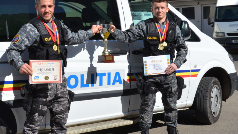 FOTO 1 POLITISTI BIHORENI MEDALIATI CU AUR