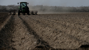 TRACTOR TERENURI AGRICOLE GETTY