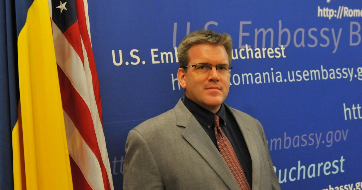 Dean Thompson Companiile de stat să fie conduse de manageri privaţi