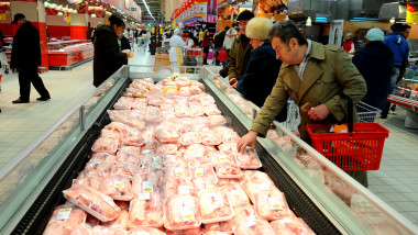 hipermarket cumparaturi carne-Mediafax Foto-Octav Ganea-1