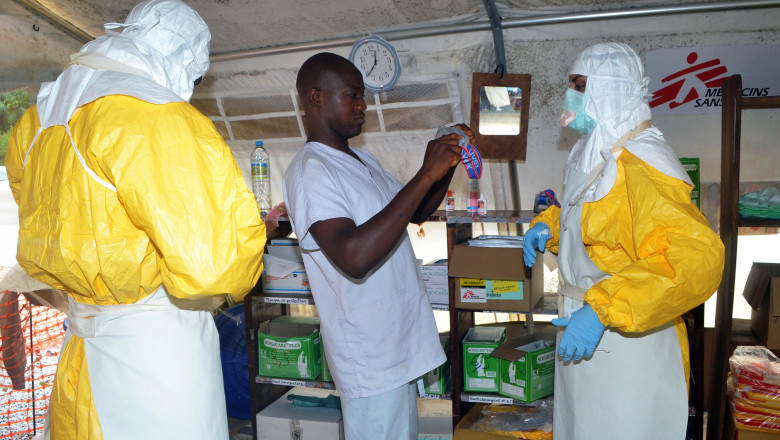Doctori fara frontiere Ebola-AFP Mediafax Foto-CELLOU BINANI