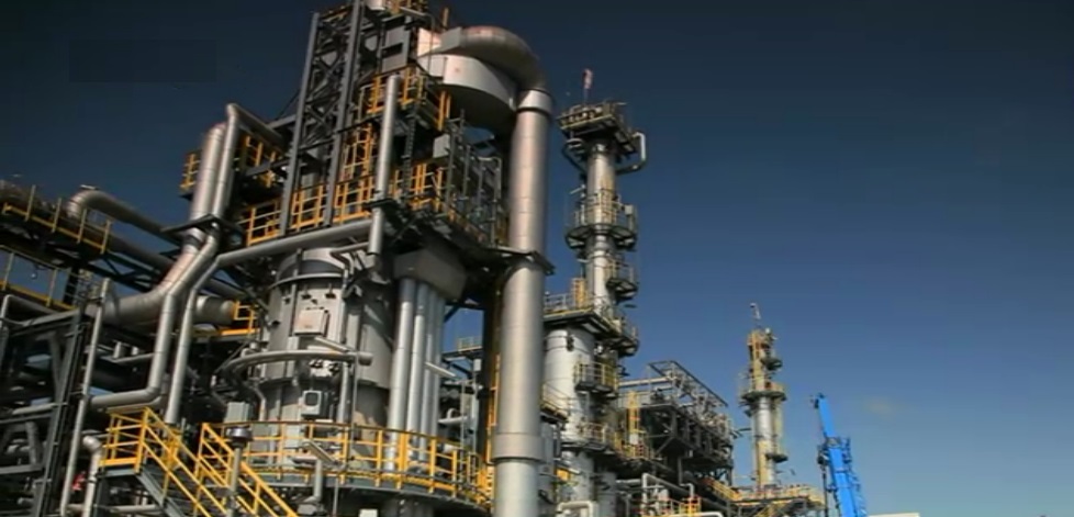 Nicușor Dan anunță când ar putea fi repornită rafinăria Petrotel