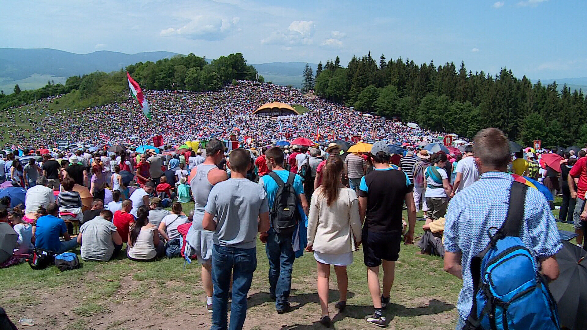 Sute de mii de credincioși la Șumuleu Ciuc de Rusalii. Pelerinajul, cel mai mare din sud-estul Europei: „Este o încărcare sufletească”