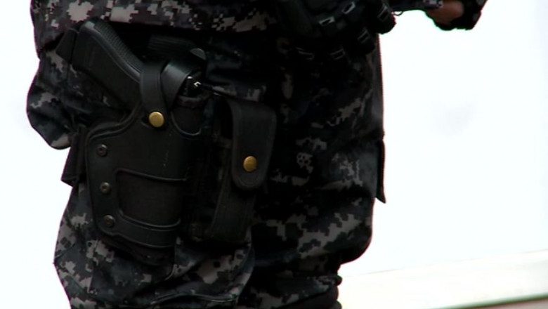 politist special pistol - captura digi24