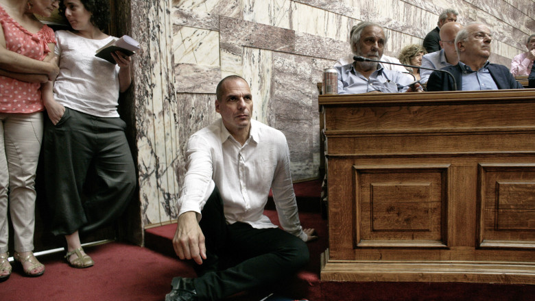 varoufakis stand jos in parlament - GettyImages-477311742