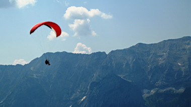 Paraglider vor Wettersteingebirge