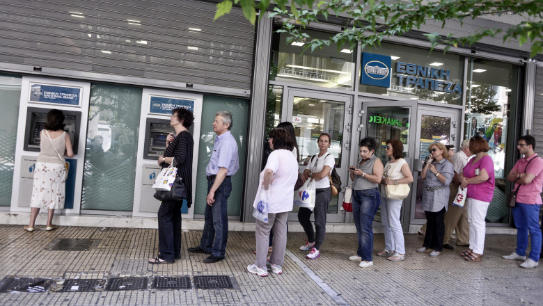 grecia coada bancomat 1007 GettyImages-479674340-1