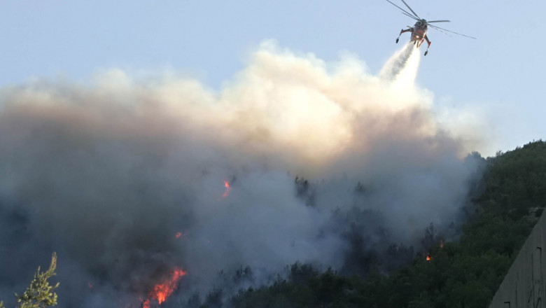 incendiu elicopter apa - gettyImages crop - 17 iulie 2015