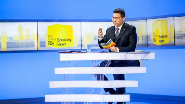 Victor Ponta cu Constitutia
