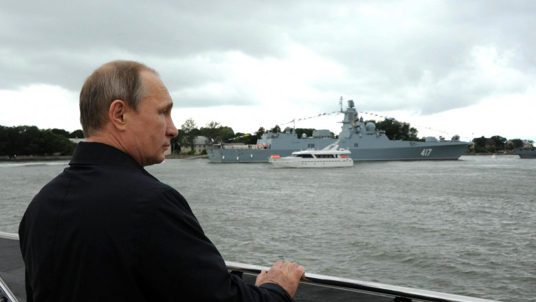 putin se uita la nava militara - kremlin.ru
