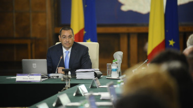 Victor Ponta sedinta de guvern cu carje gov.ro august 2015