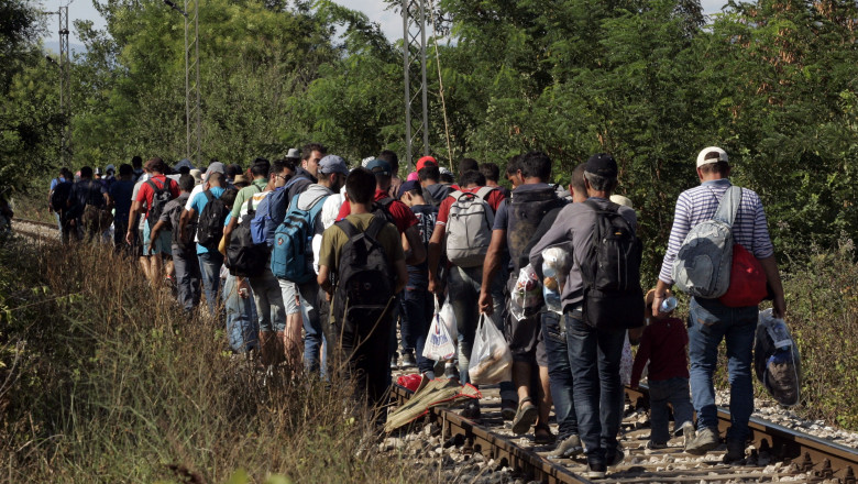 refugiati pe calea ferata getty 25 august-1