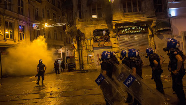 istanbul bataie foc - GettyImages - 28 august 15