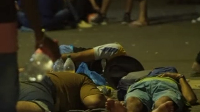 imigranti macedonia dorm pe jos 20 08 2015 captura