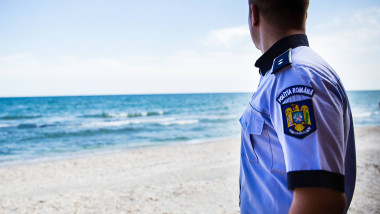 politist pe plaja fb politia romana