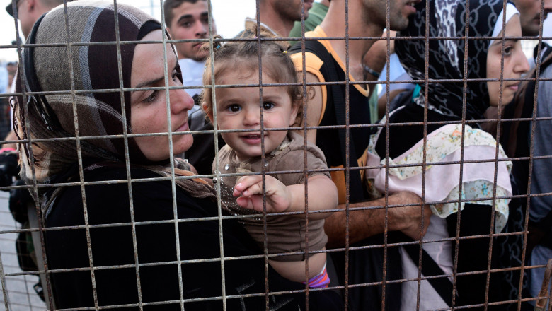refugiati copii gard getty-1