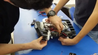 iris robotics robot agentia spatiala elevi captura video fb 08 09 2015