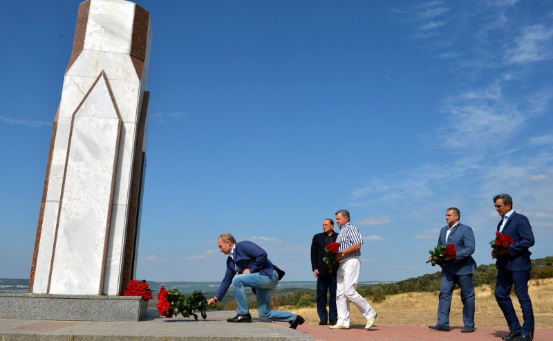 Putin la Monumentul Soldatilor - kremlin.ru